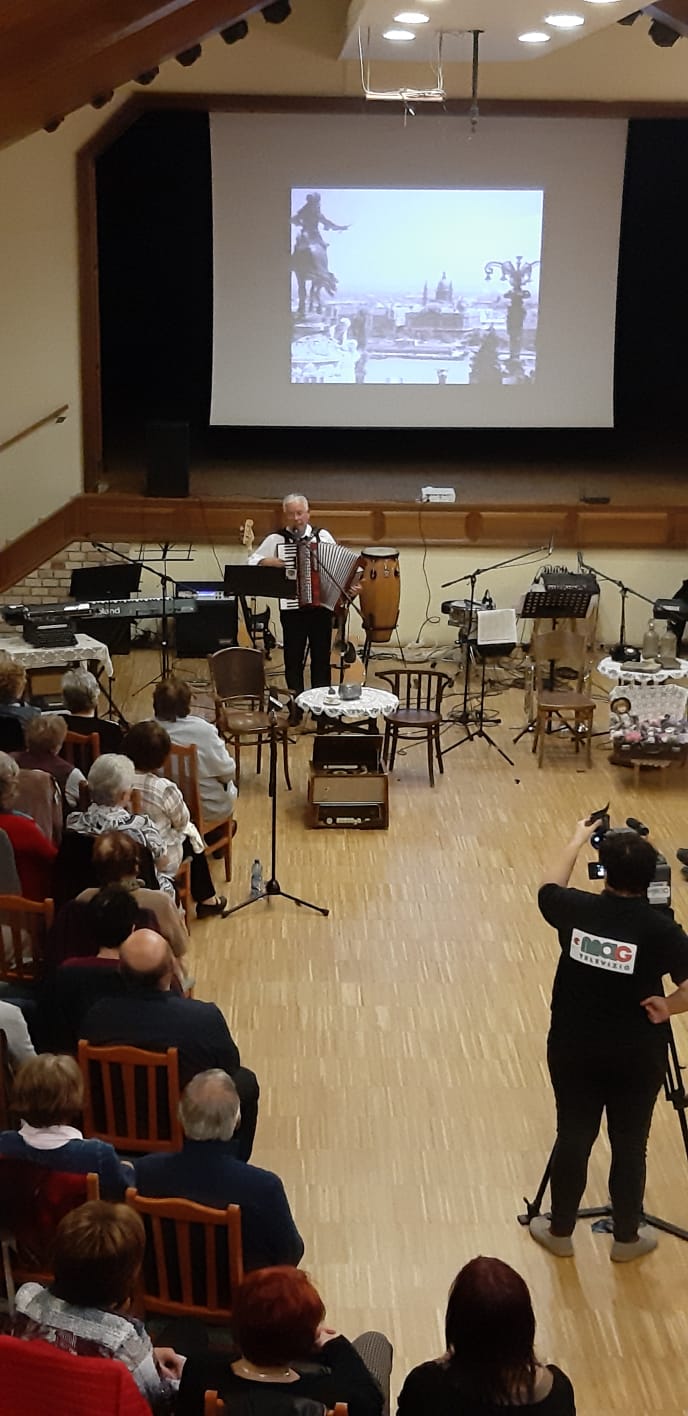 Zenés irodali est kuplék sanzonok galéria 11